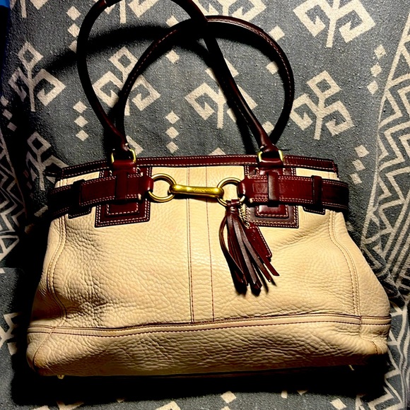 Coach Handbags - GORGEOUS COACH Satchel Hampton Carryall in Cream and Burgundy Pebbled Leather 🤎